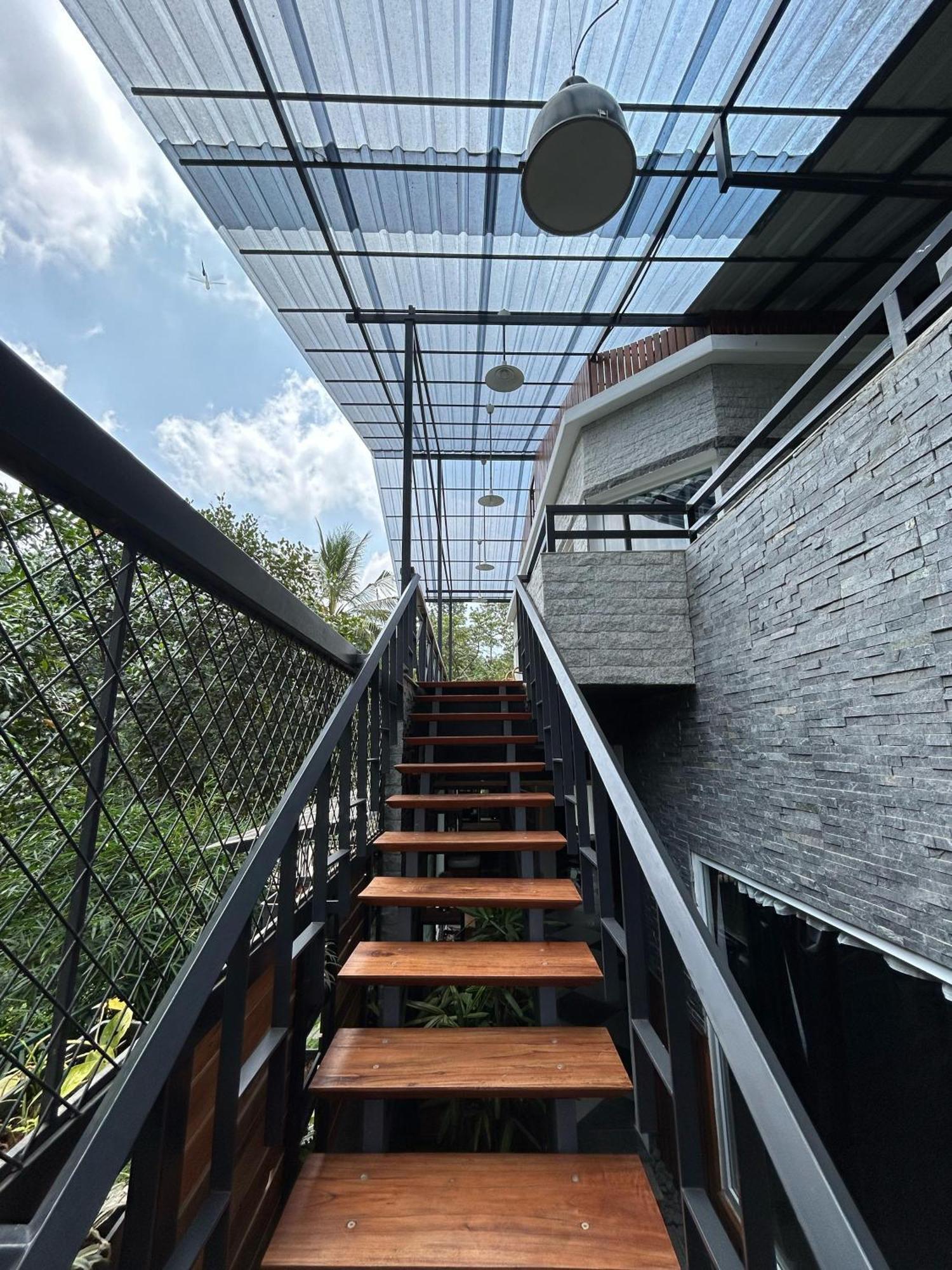 Kv By Halcyon Traveltech Apartamento Anachal Exterior foto